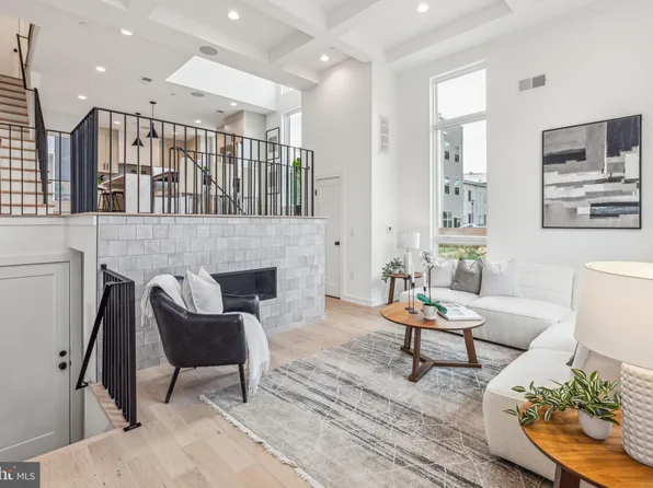 604 Brenna Walk, Philadelphia, PA 19123