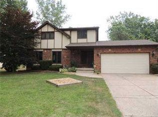 1811 Hopkins Rd, Getzville, NY 14068