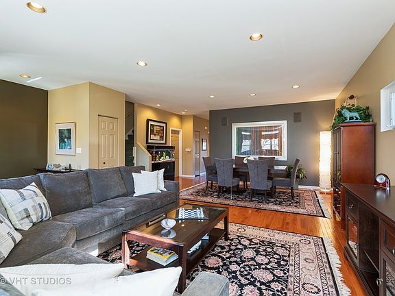 4th image of 3867 N Kenton Ct