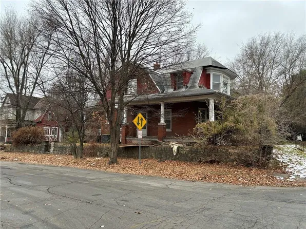 1322 Olive St, Saint Joseph, MO 64503