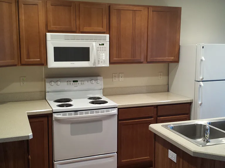 21 W Evergreen Dr — Photo 5
