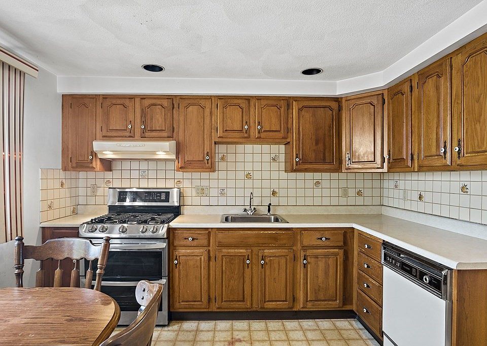 44 Gore Rd, Revere, MA 02151 Zillow