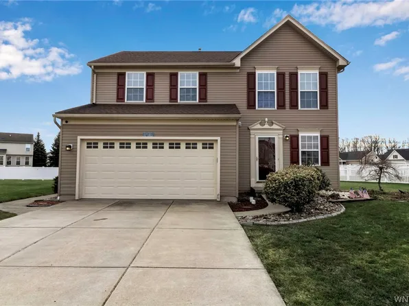2467 King Fisher Ln, Niagara Falls, NY 14304