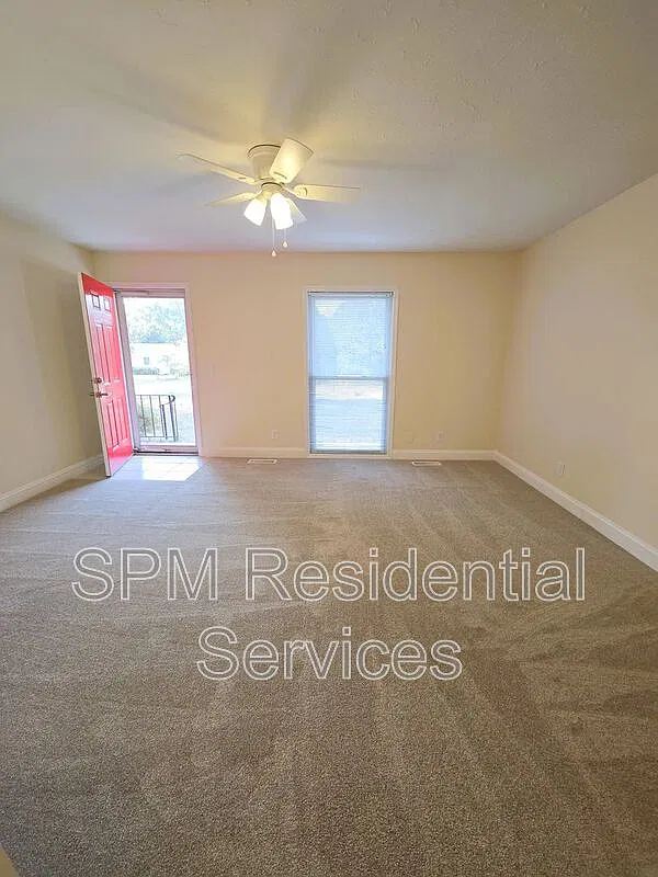3 bed, 2.0 bath, 1050 sqft, $1,895 — Photo 4