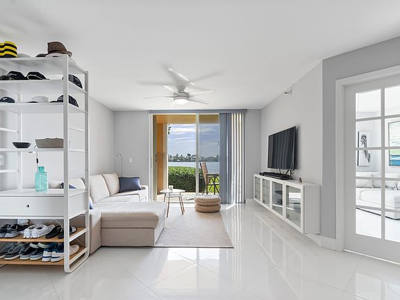 4th image of 180 Yacht Club Way #102