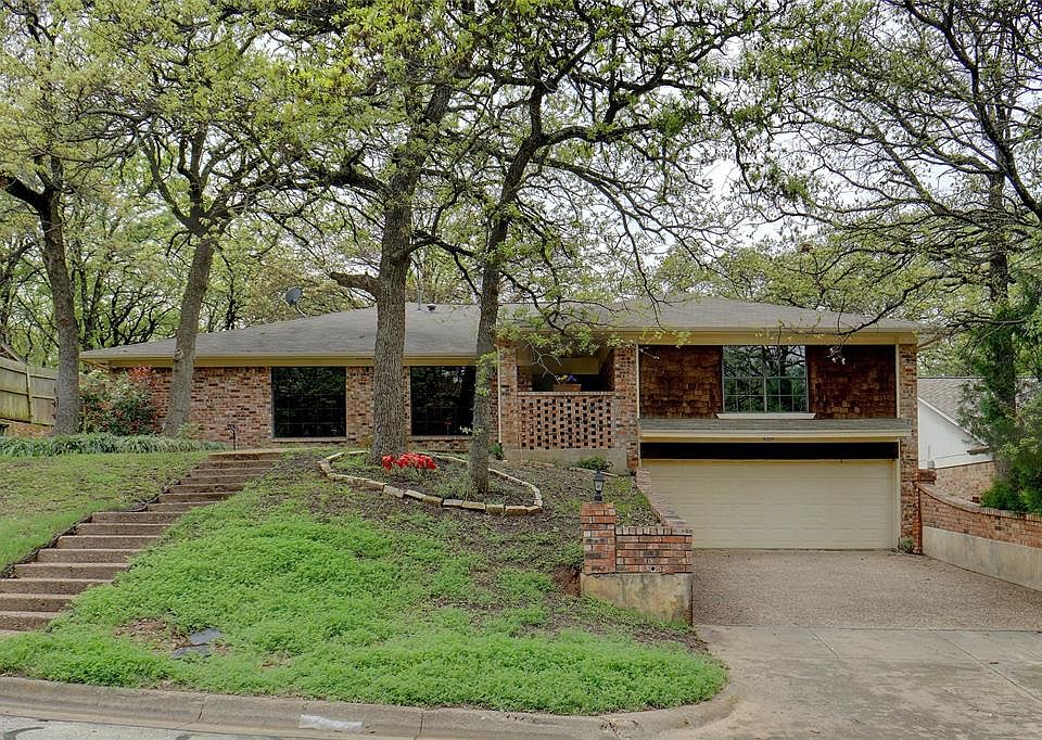 1st image of 2802 Woodshire Dr