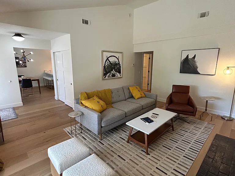 1082 Mariposa Ln — Photo 12