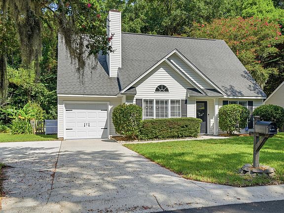 2nd image of 1323 Center Lake Dr