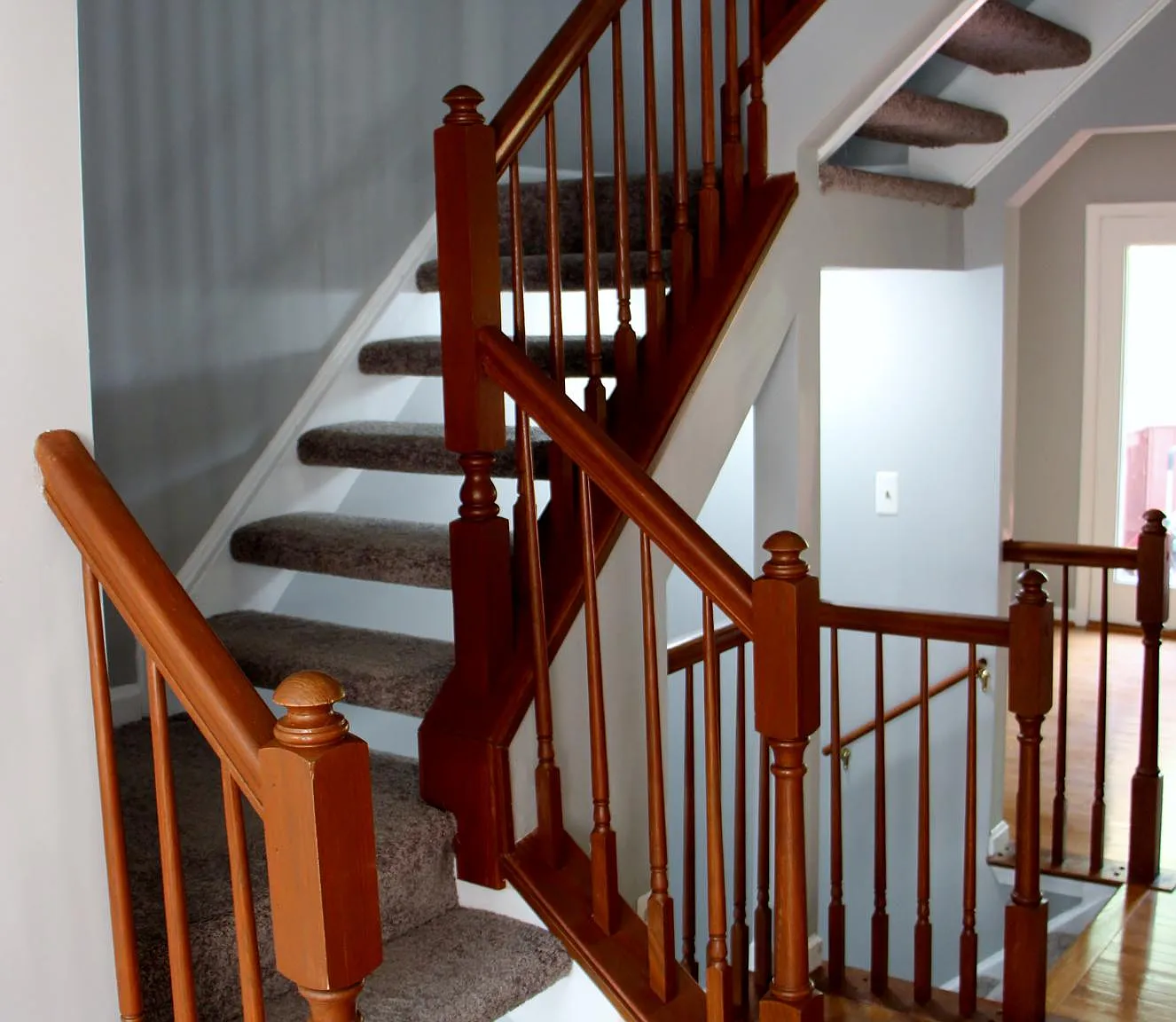 445 Woodhill Dr — Photo 4