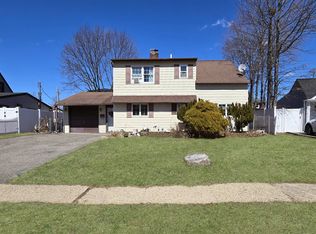 5 South Ln, Levittown, NY 11756