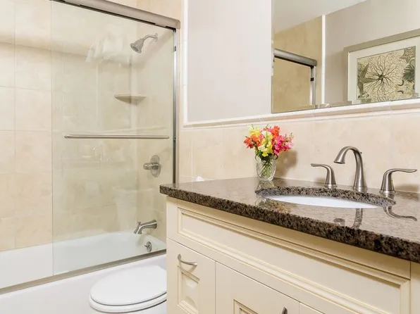 Putnam Village: 173, 173 Chestnut St #5, Foxboro, MA 02035