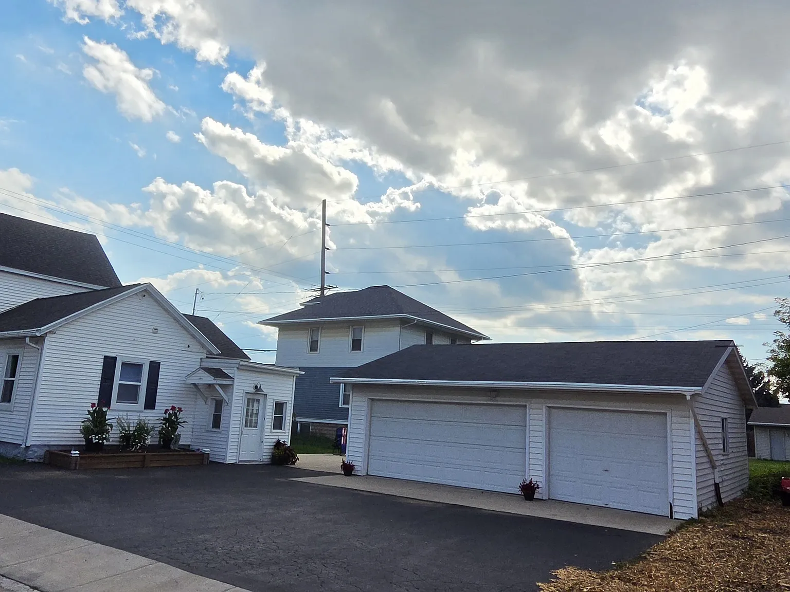 129 W Scott St — Photo 2