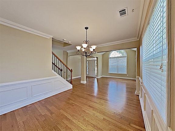 3rd image of 119 Northbrooke Trce