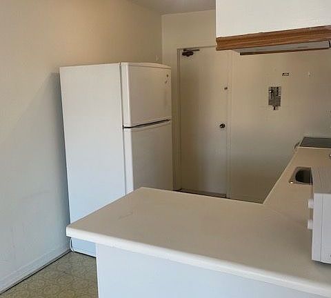 4th image of 129 Danforth Ave #3