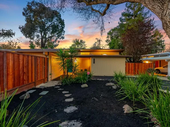 1080 Moffett Cir, Palo Alto, CA 94303