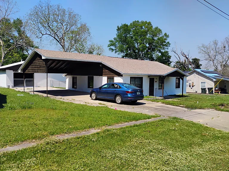 896 Pauline St — Photo 1
