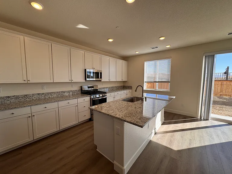 6792 Pilot Peak Ct — Photo 3