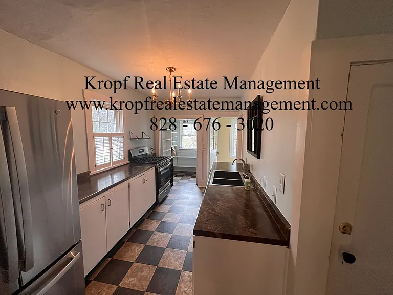 138 Murdock Ave — Photo 9