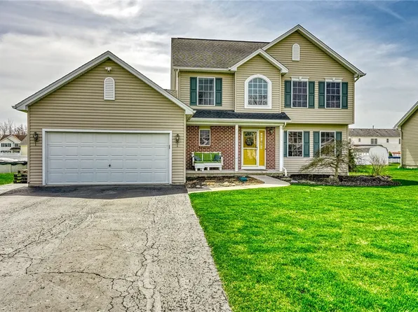 6 Ashview Dr, North Chili, NY 14514