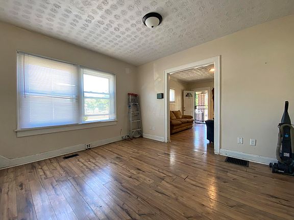4th image of 605 Fairwood Ave #7