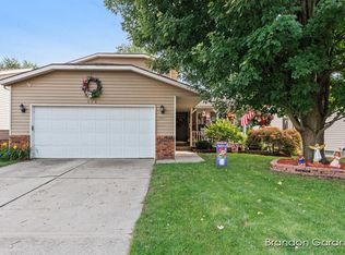466 Harp St SE, Kentwood, MI 49548