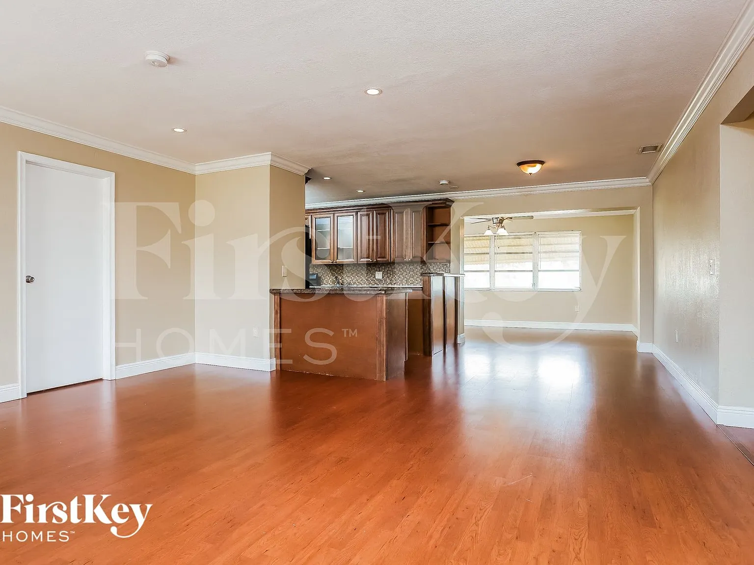 3 bed, 2.0 bath, 1645 sqft, $3,890 — Photo 4