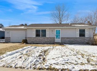 935 Prairie Ridge Rd, North Liberty, IA 52317