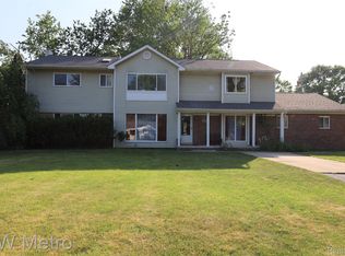 17255 Carol St, Livonia, MI 48152