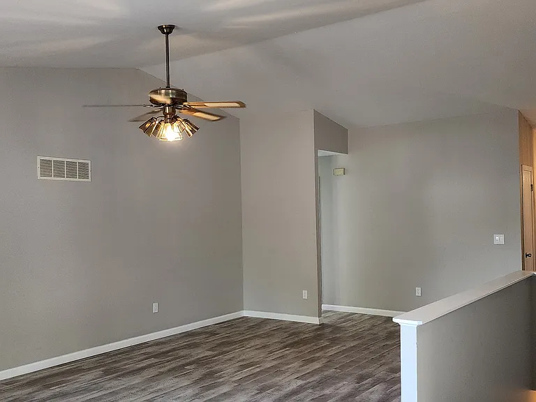 649 Showplace Ct — Photo 4