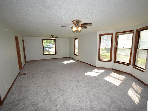 2nd image of 400 W 1st St