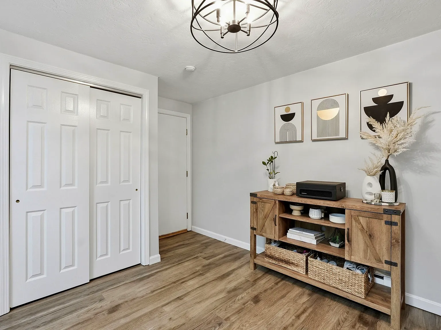 2 bed, 855 sqft, $2,100 — Photo 2