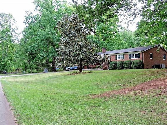 2nd image of 215 Sunray Dr