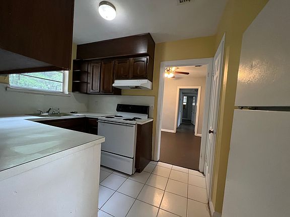 5th image of 5543 Lakewood Cir E