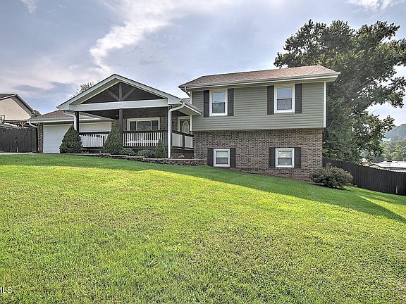 3rd image of 1404 Meadow Ln