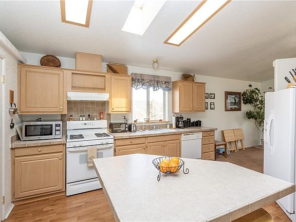 4th image of 1181 East Ln