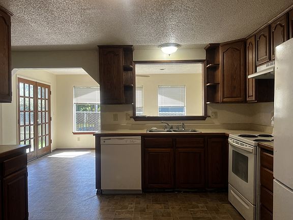 2nd image of 3211 Alice Ave