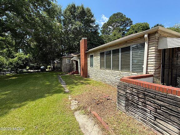 2nd image of 1535 Colonial Dr