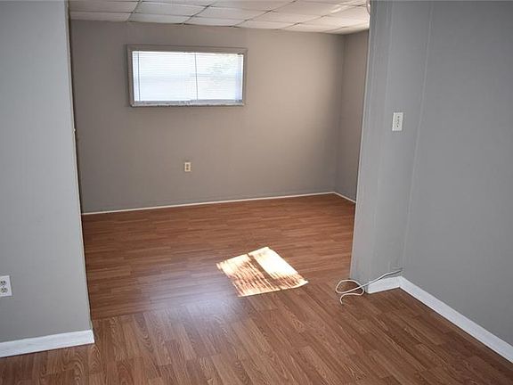 5th image of 923 Rockhill St