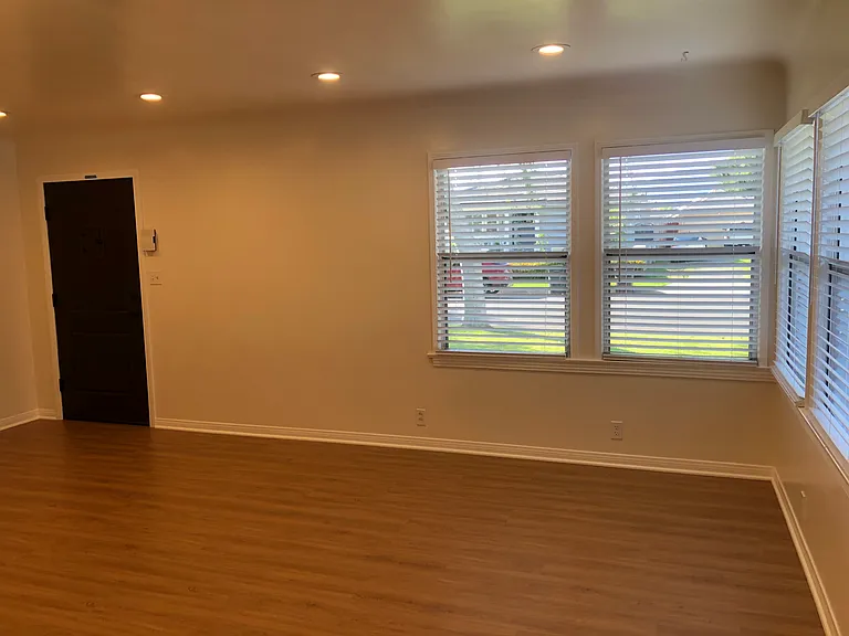 10828 Montecito Dr — Photo 2