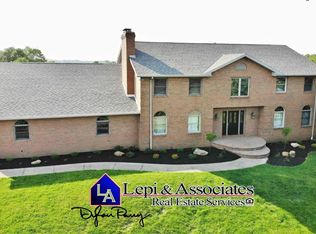 5165 Manchester Dr, Zanesville, OH 43701