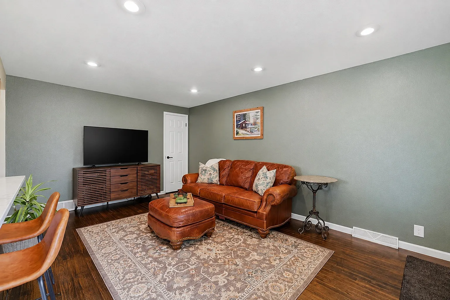 2 bed, 731 sqft, $2,150 — Photo 4