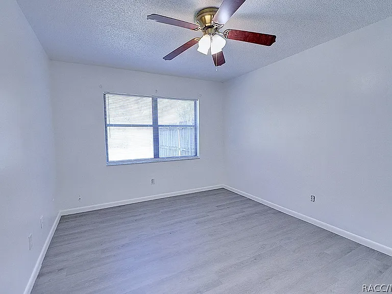 512 Long Ave #B — Photo 14