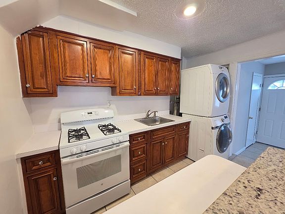 5th image of 3311 Clay Pl NE