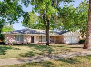 1727 Park Hill Dr, Arlington, TX 76012