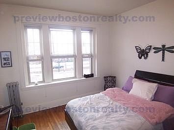 2nd image of 1788 Beacon St #Mac4