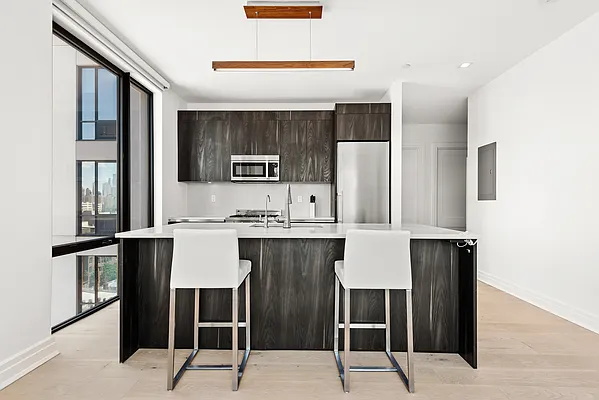 Rented by SERHANT. | media 19