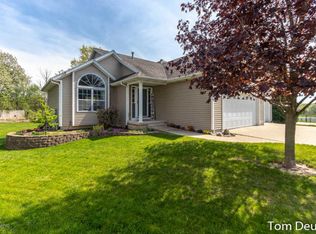 2575 Orchard View Dr NE, Grand Rapids, MI 49505