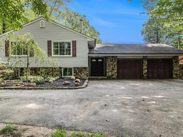 19611 Clark Rd, Belleville, MI 48111