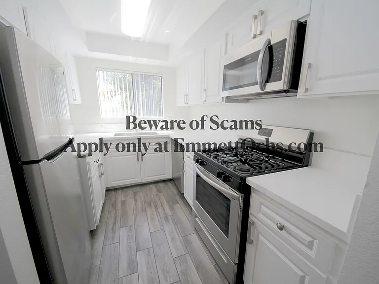 Bundy Townhomes — Photo 8