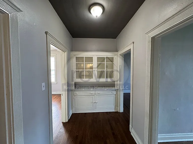 The Broadmoor Apartments — Photo 26